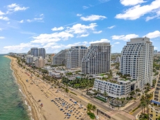 Lux Beachfront Hotel Condo: Upscale & Central