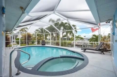 Calypso Cove Waterfront Oasis w Pool & Spa