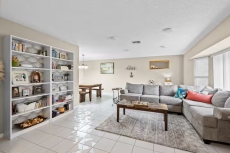 Palm Tree Retreat - Pet, Kid Friendly & Sleeps 8