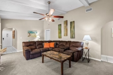 Palm Tree Retreat - Pet, Kid Friendly & Sleeps 8