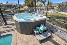 The Salty Pelican Retreat – Gulf Access & Hot Tub