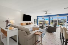 The Salty Pelican Retreat – Gulf Access & Hot Tub