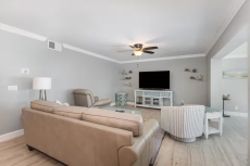 Teal Lagoon - Pet Friendly with Southern Exposure