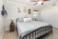 Teal Lagoon - Pet Friendly with Southern Exposure