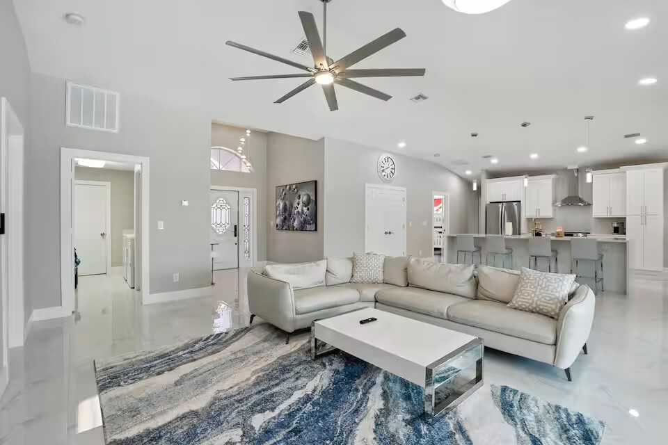 3 Bedrooms Pet Friendly Condo Rental in Cape Coral, Florida