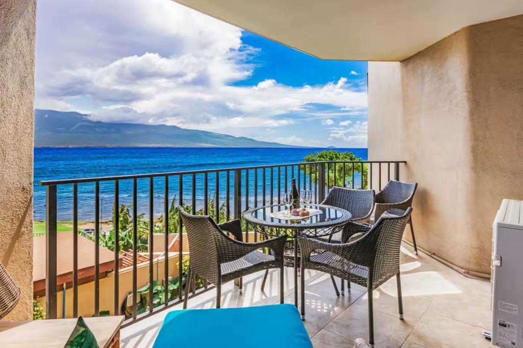 2 Bedrooms Beachfront Condo Rental in Maalaea, Hawaii