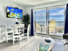 Oceanfront condo-stunning views, pool, sauna & tub