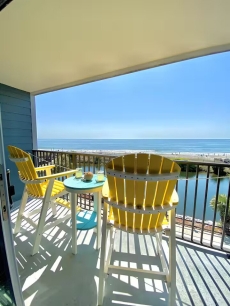 Oceanfront condo-stunning views, pool, sauna & tub