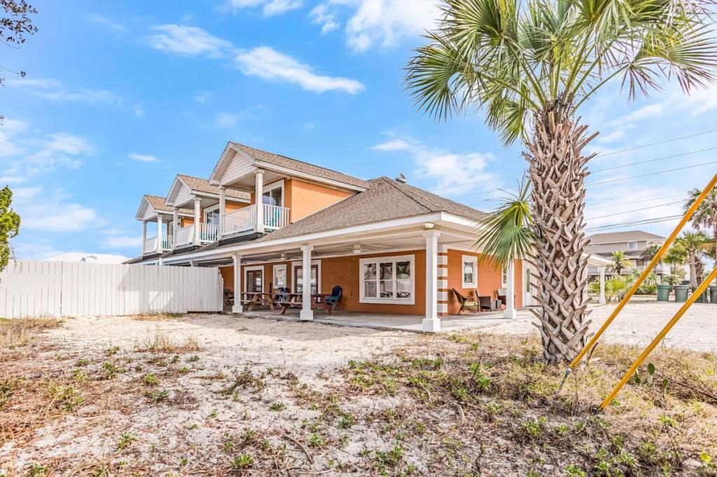 5 Bedrooms House Rental in Pensacola Beach, Florida