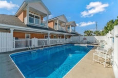Ultimate Family Home! Game Porch / No Stairs / Pets / Pool / Tesla Charger