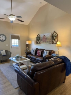 Brick Farmhouse Retreat 7 minutes to Red Clay