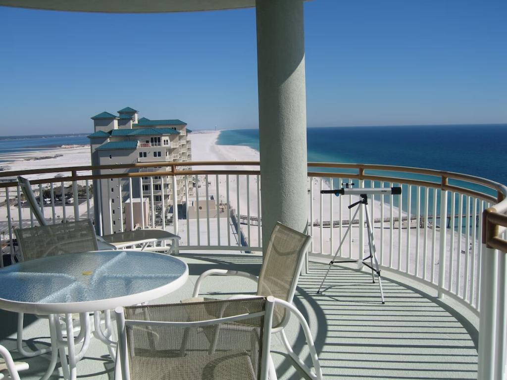 2 Bedrooms Beachfront Condo Rental in Navarre Beach, Florida