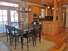 Large Home - Passes to Private Amenities, pools, gym, etc/20 min. to ski resorts