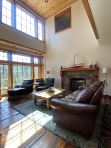 Large Home - Passes to Private Amenities, pools, gym, etc/20 min. to ski resorts