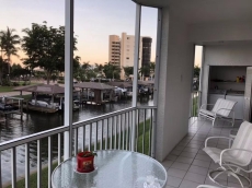 2 Bedrooms Condo, Fort Myers Beach, Walk to Beach