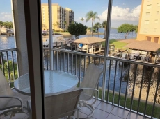 2 Bedrooms Condo, Fort Myers Beach, Walk to Beach