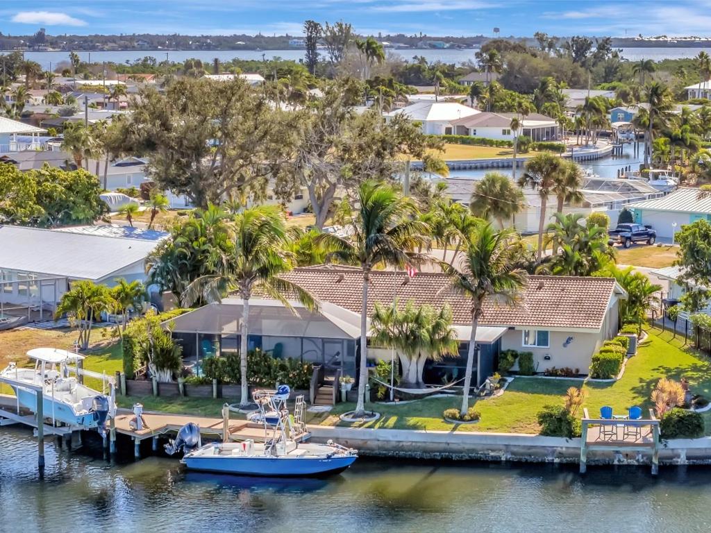 3 Bedrooms Condo Rental in Bradenton, Florida