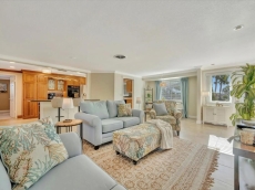 Cheerful Serenity - Luxury Waterfront Oasis