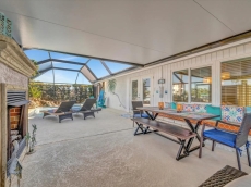 Cheerful Serenity - Luxury Waterfront Oasis