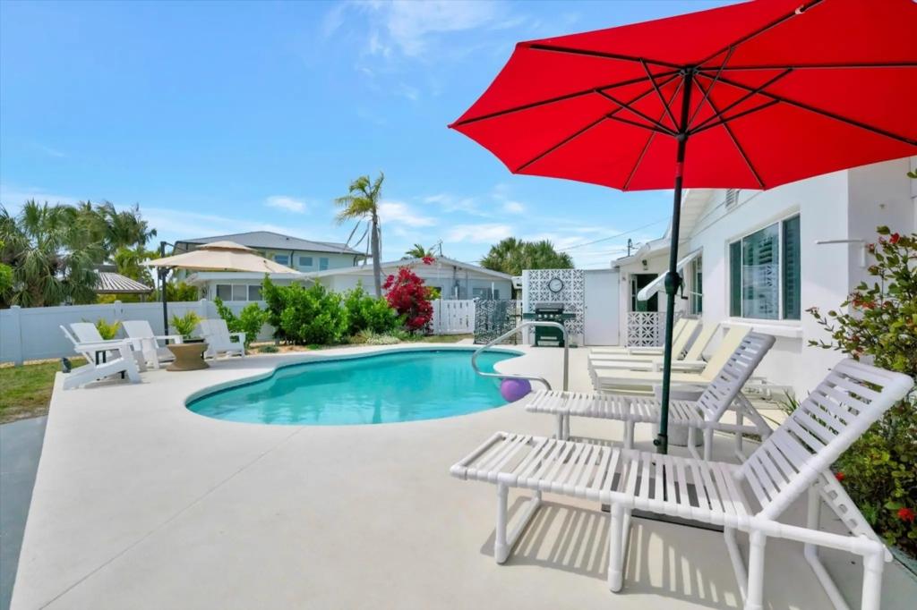 2 Bedrooms Pet Friendly Condo Rental in Bradenton, Florida