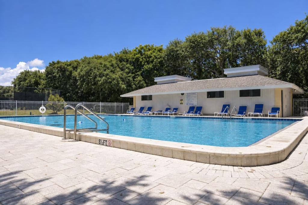 3 Bedrooms Beachfront Condo Rental in New Smyrna Beach, Florida