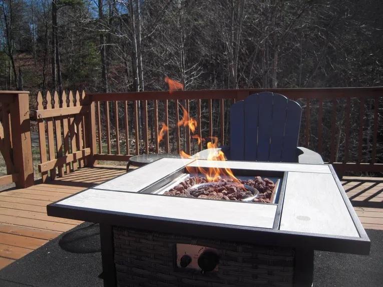 2 Bedrooms Mountain View Cabin Rental in Pigeon Forge, Tennessee