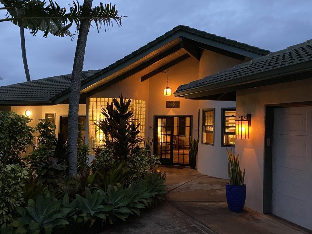 4 Bedrooms Beachfront House Rental in Koloa, Hawaii