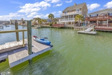 Salty Beach Waterfront Beach House