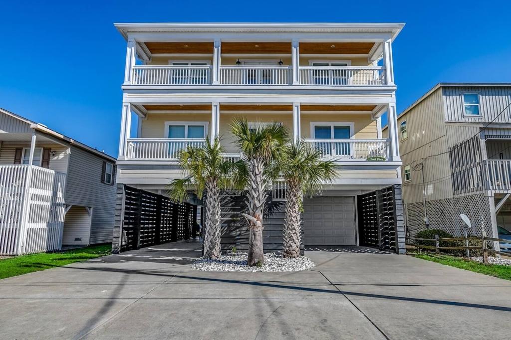 6 Bedrooms Beachfront House Rental in North Myrtle Beach, South Carolina