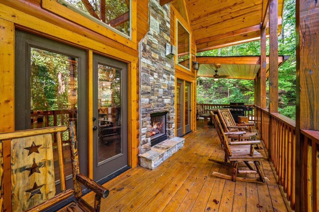 4 Bedrooms Oceanfront Cabin Rental in Gatlinburg, Tennessee
