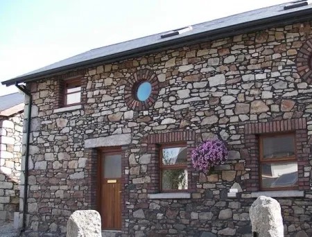 2 Bedrooms Cottage Rental in Rathmore, Ireland