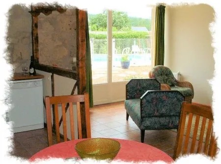 2 Bedrooms House Rental in Allonnes, France