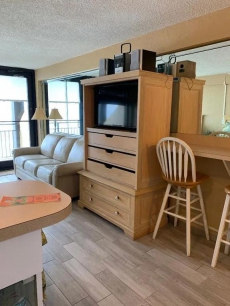 Hawaiian Inn - Oceanfront Palm Suite