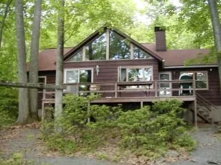 Rustic lakefront chalet - private dock - special kids room