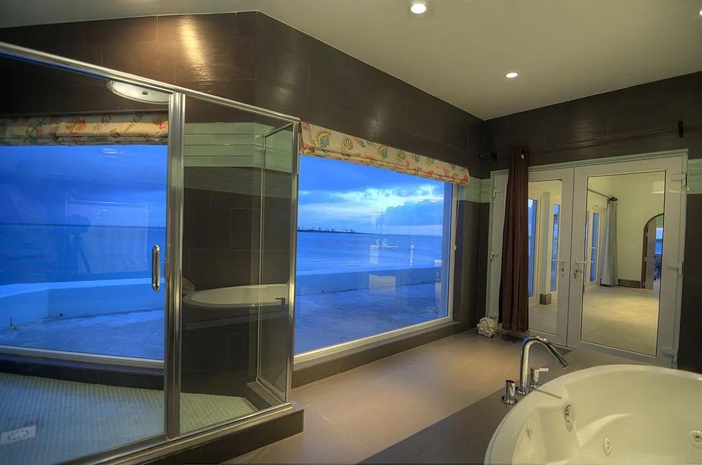 5 Bedrooms House Rental in Nassau, Bahamas