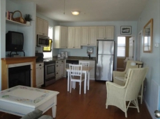 Dolphin Watch - Charming - Cozy - Oceanfront - Beachfront!
