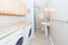 SPECIAL RATES thru Jan. Sweet Retreat - Steps to the Beach! A 5 STAR STAY!