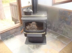 *Quiet Pet Friendly Cabin @ Lake Cle Elum - Owner operated! With a hot tub!!