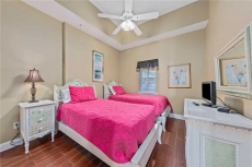 Beachfront Condo w/ Restaurant, Pool & Hot Tub