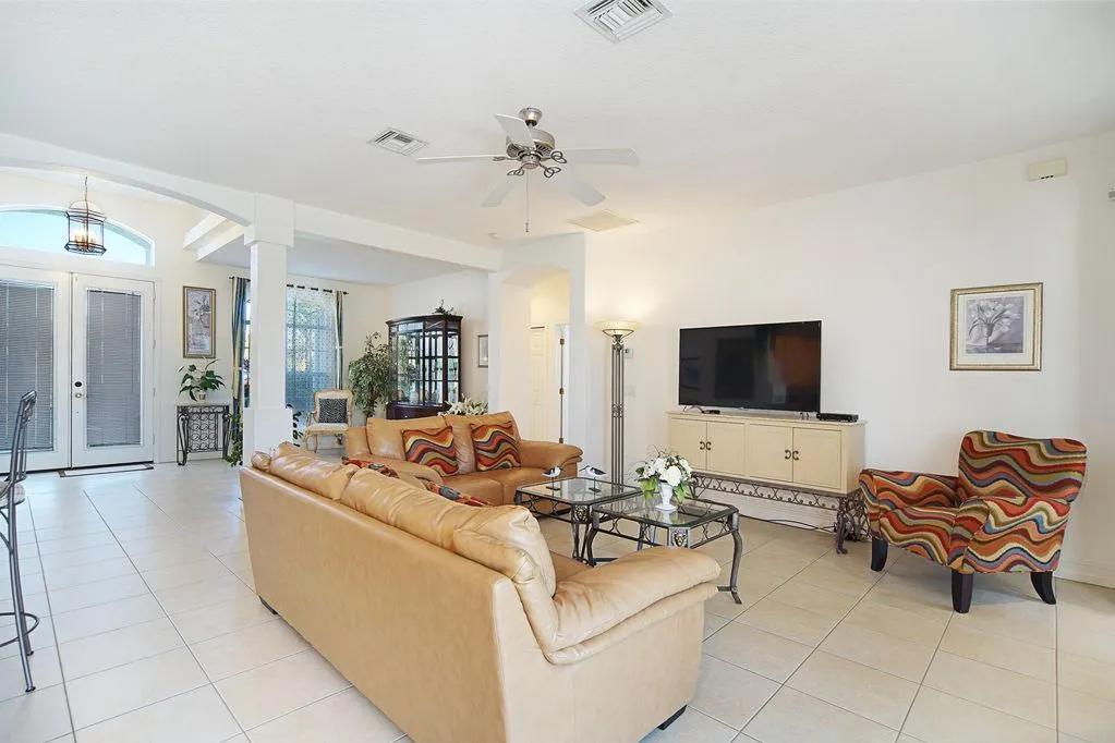 4 Bedrooms Villa Rental in Cape Coral, Florida