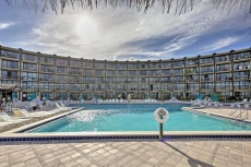 Oceanfront Resort Condo Steps to Daytona Beach!