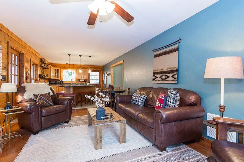3 Bedrooms Cabin Rental in Asheville, North Carolina