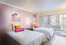 Beautifully Remodeled 2 Bedroom Waikiki Condo - Sleeps 6!