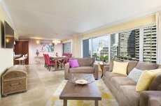 Beautifully Remodeled 2 Bedroom Waikiki Condo - Sleeps 6!