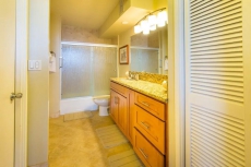 Aloha Condos, Ilikai Marina, Condo 1182, Oceanfront, AC