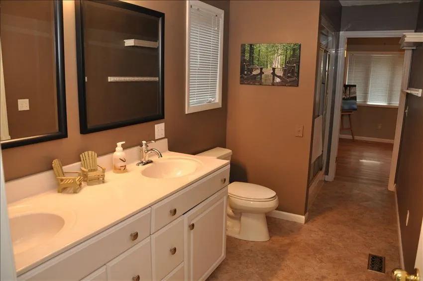 4 Bedrooms House Rental in Clarksville, Virginia