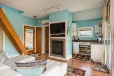 Fantasy Getaway Cottage on Private Pond with Waterfall, Rock Pool and Hot Tub