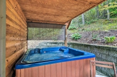 Dog-Friendly Weaverville Cabin on 17 Serene Acres