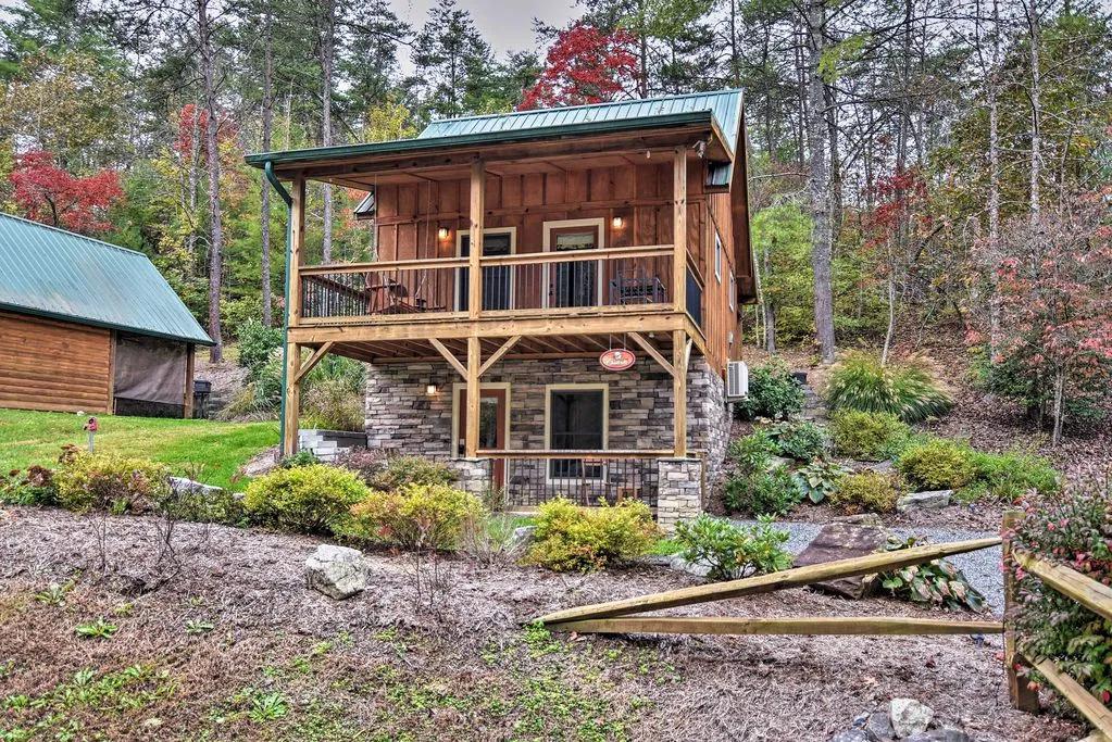 2 Bedrooms Cabin Rental in Asheville, North Carolina