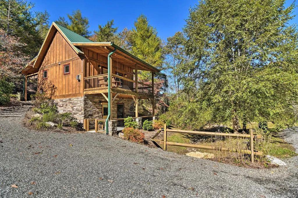 2 Bedrooms Cabin Rental in Asheville, North Carolina